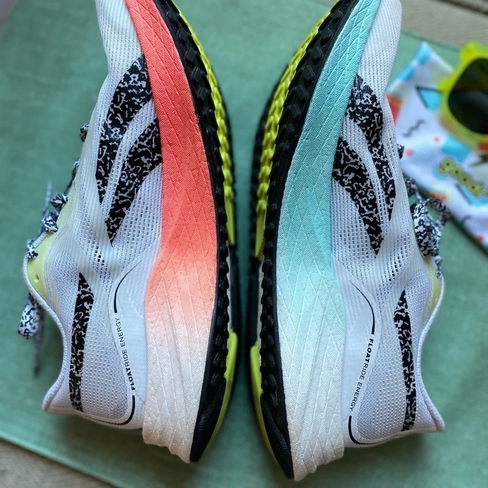 Reebok Goodr Floatride Energy3 Women’s running shoe w/bonus glasses SZ 9